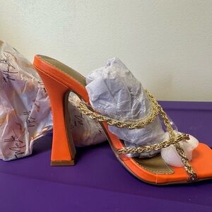 Orange 🍊 sandals with gold accent